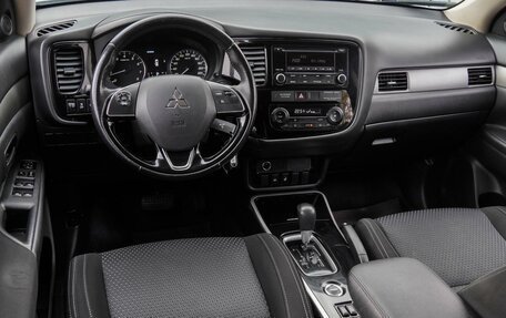 Mitsubishi Outlander III рестайлинг 3, 2018 год, 1 890 000 рублей, 6 фотография