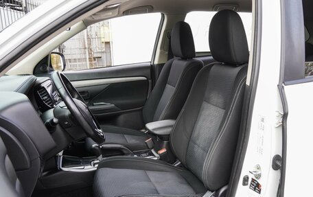 Mitsubishi Outlander III рестайлинг 3, 2018 год, 1 890 000 рублей, 10 фотография