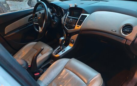 Chevrolet Cruze II, 2011 год, 600 000 рублей, 10 фотография