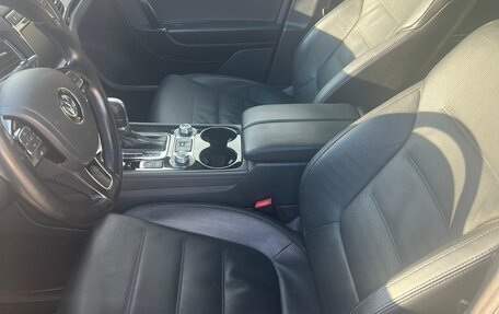 Volkswagen Touareg III, 2017 год, 2 300 000 рублей, 8 фотография