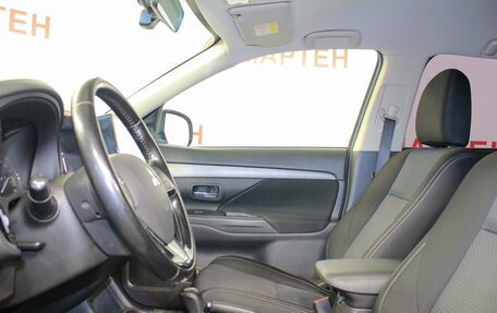 Mitsubishi Outlander III рестайлинг 3, 2016 год, 1 672 000 рублей, 9 фотография