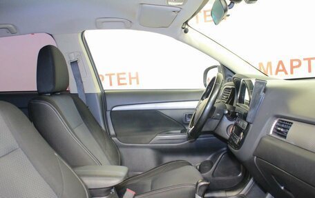 Mitsubishi Outlander III рестайлинг 3, 2016 год, 1 672 000 рублей, 10 фотография