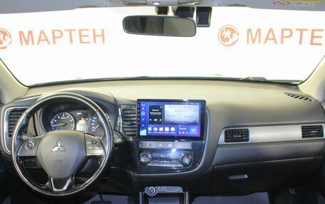 Mitsubishi Outlander III рестайлинг 3, 2016 год, 1 672 000 рублей, 15 фотография