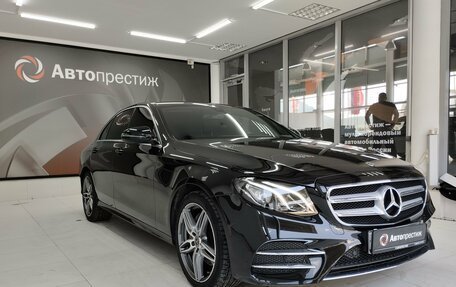 Mercedes-Benz E-Класс, 2019 год, 3 450 000 рублей, 1 фотография
