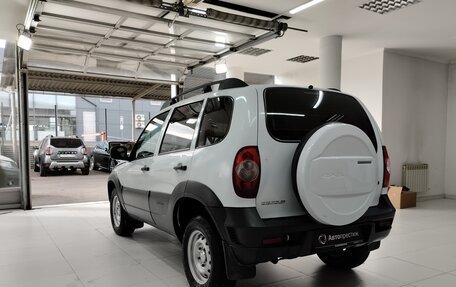 Chevrolet Niva I рестайлинг, 2018 год, 680 000 рублей, 4 фотография