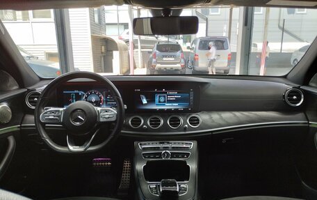 Mercedes-Benz E-Класс, 2019 год, 3 450 000 рублей, 8 фотография