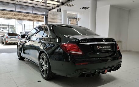 Mercedes-Benz E-Класс, 2019 год, 3 450 000 рублей, 7 фотография