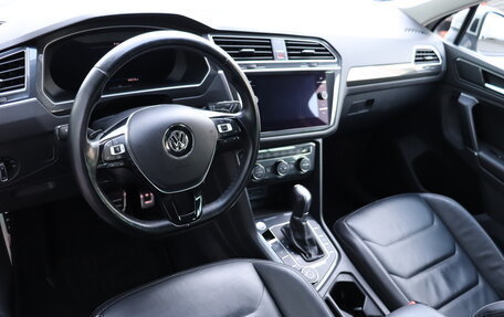 Volkswagen Tiguan II, 2018 год, 2 150 000 рублей, 13 фотография