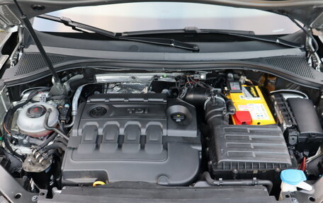 Volkswagen Tiguan II, 2018 год, 2 150 000 рублей, 14 фотография