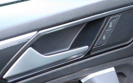 Volkswagen Tiguan II, 2018 год, 2 150 000 рублей, 17 фотография