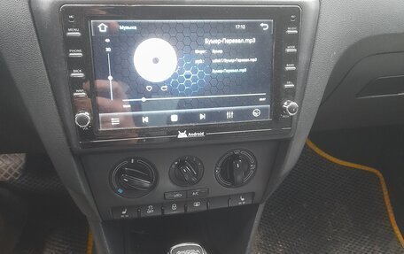 Skoda Rapid I, 2015 год, 900 000 рублей, 14 фотография