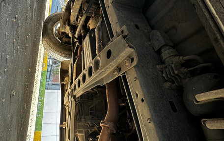 Toyota Land Cruiser 100 рестайлинг 2, 2003 год, 2 250 000 рублей, 17 фотография