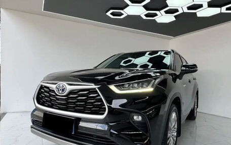 Toyota Highlander, 2022 год, 4 210 000 рублей, 1 фотография