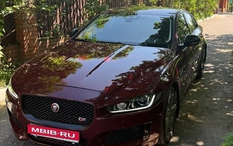 Jaguar XE I рестайлинг, 2016 год, 2 200 000 рублей, 13 фотография