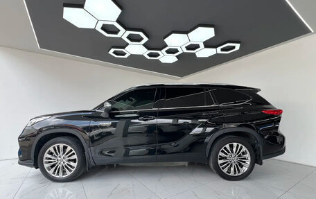 Toyota Highlander, 2022 год, 4 210 000 рублей, 5 фотография