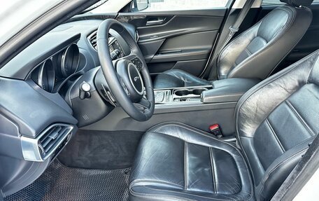 Jaguar XE I рестайлинг, 2016 год, 1 680 000 рублей, 10 фотография