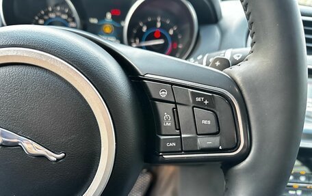 Jaguar XE I рестайлинг, 2016 год, 1 680 000 рублей, 16 фотография