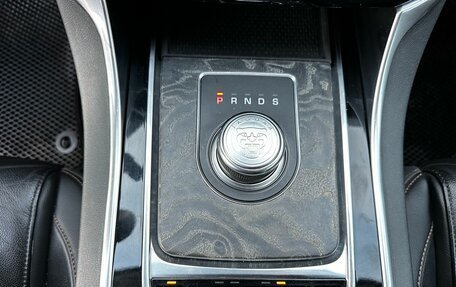 Jaguar XE I рестайлинг, 2016 год, 1 680 000 рублей, 19 фотография