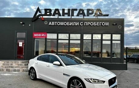 Jaguar XE I рестайлинг, 2016 год, 1 680 000 рублей, 8 фотография