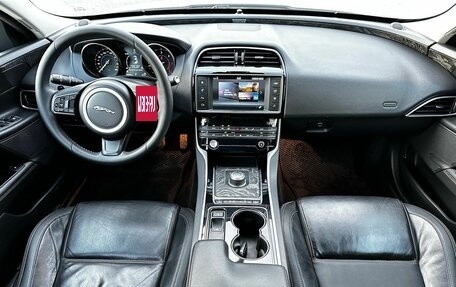 Jaguar XE I рестайлинг, 2016 год, 1 680 000 рублей, 21 фотография