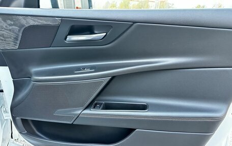 Jaguar XE I рестайлинг, 2016 год, 1 680 000 рублей, 26 фотография