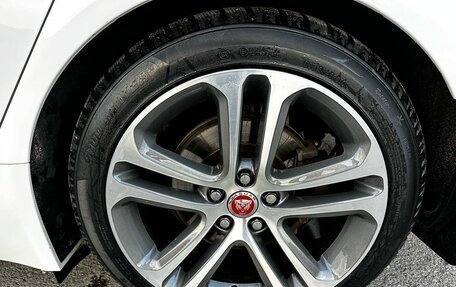 Jaguar XE I рестайлинг, 2016 год, 1 680 000 рублей, 30 фотография