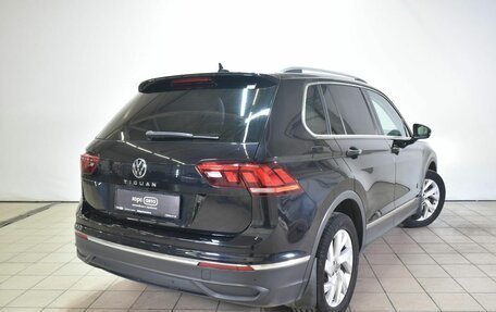 Volkswagen Tiguan II, 2021 год, 2 386 200 рублей, 3 фотография