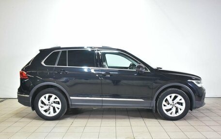 Volkswagen Tiguan II, 2021 год, 2 386 200 рублей, 4 фотография