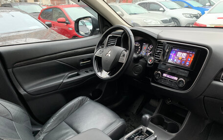 Mitsubishi Outlander III рестайлинг 3, 2016 год, 1 799 000 рублей, 9 фотография