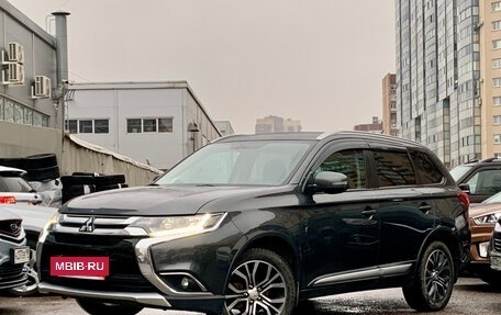 Mitsubishi Outlander III рестайлинг 3, 2016 год, 1 799 000 рублей, 3 фотография