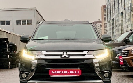 Mitsubishi Outlander III рестайлинг 3, 2016 год, 1 799 000 рублей, 2 фотография