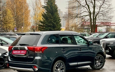 Mitsubishi Outlander III рестайлинг 3, 2016 год, 1 799 000 рублей, 6 фотография