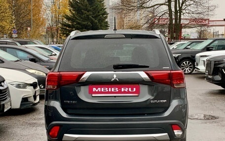 Mitsubishi Outlander III рестайлинг 3, 2016 год, 1 799 000 рублей, 5 фотография