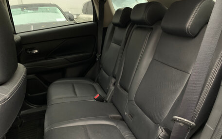 Mitsubishi Outlander III рестайлинг 3, 2016 год, 1 799 000 рублей, 19 фотография