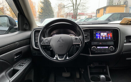 Mitsubishi Outlander III рестайлинг 3, 2016 год, 1 799 000 рублей, 8 фотография