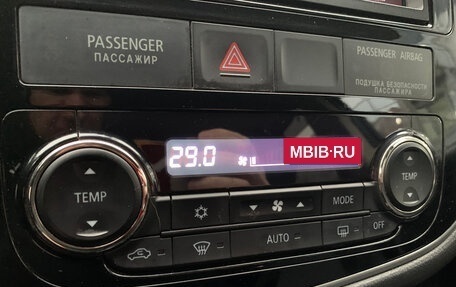 Mitsubishi Outlander III рестайлинг 3, 2016 год, 1 799 000 рублей, 16 фотография