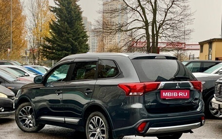 Mitsubishi Outlander III рестайлинг 3, 2016 год, 1 799 000 рублей, 4 фотография