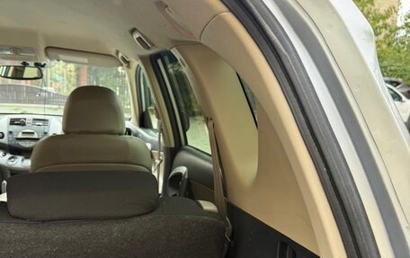 Toyota RAV4, 2007 год, 1 300 000 рублей, 24 фотография