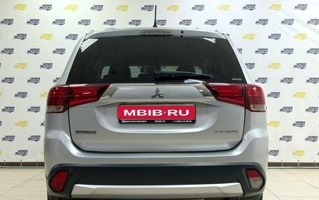 Mitsubishi Outlander III рестайлинг 3, 2015 год, 1 688 235 рублей, 6 фотография