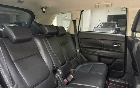 Mitsubishi Outlander III рестайлинг 3, 2015 год, 1 688 235 рублей, 21 фотография