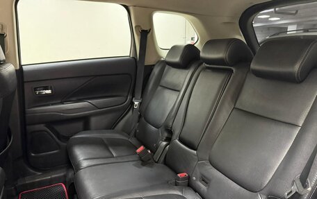 Mitsubishi Outlander III рестайлинг 3, 2015 год, 1 688 235 рублей, 20 фотография