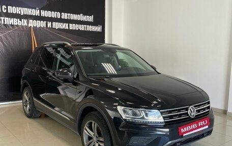 Volkswagen Tiguan II, 2018 год, 2 199 000 рублей, 3 фотография