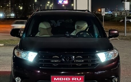 Toyota Highlander III, 2012 год, 2 990 000 рублей, 1 фотография