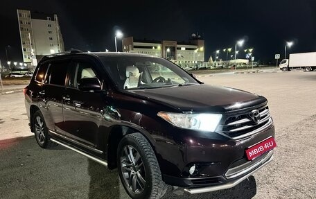 Toyota Highlander III, 2012 год, 2 990 000 рублей, 2 фотография