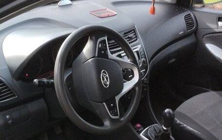 Hyundai Solaris II рестайлинг, 2012 год, 650 000 рублей, 11 фотография