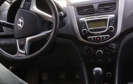 Hyundai Solaris II рестайлинг, 2012 год, 650 000 рублей, 12 фотография