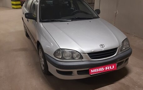 Toyota Avensis III рестайлинг, 1999 год, 398 000 рублей, 1 фотография