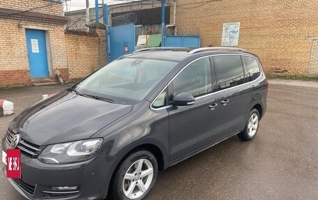 Volkswagen Sharan II, 2017 год, 2 350 000 рублей, 3 фотография
