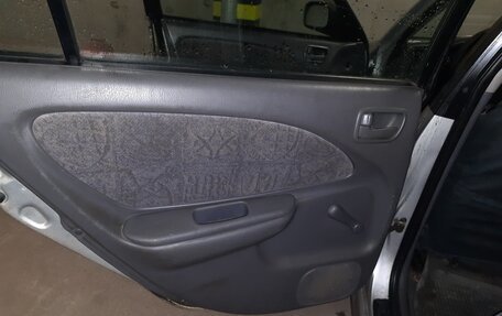 Toyota Avensis III рестайлинг, 1999 год, 398 000 рублей, 14 фотография