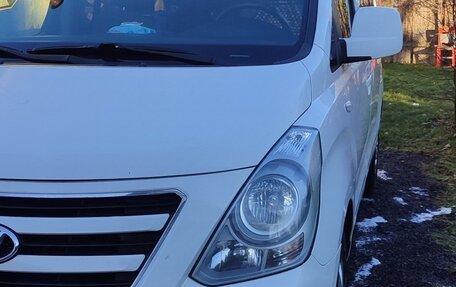 Hyundai H-1 II рестайлинг, 2017 год, 2 800 000 рублей, 3 фотография